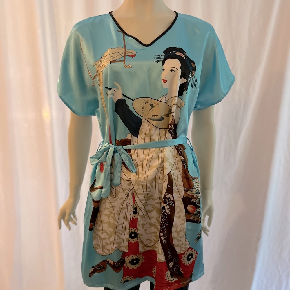 Lovely vintage lounge top. Small. Relaxed fit. New.